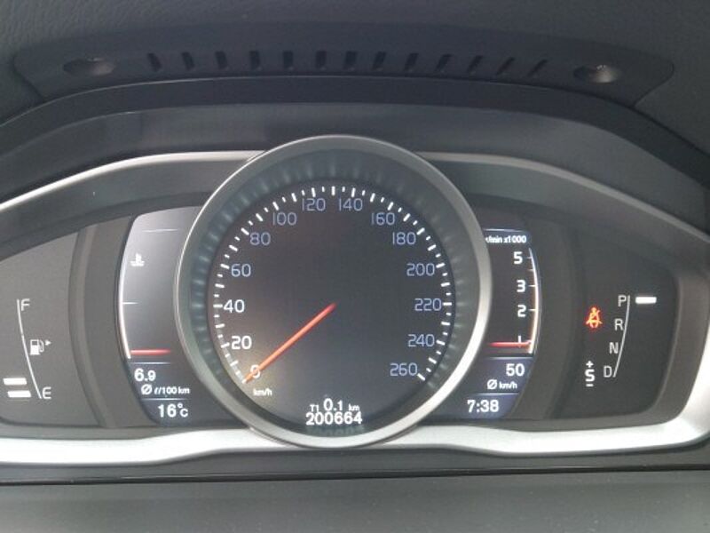 Volvo  D5 AWD Momentum